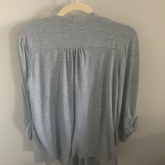 Super soft women’s cardigan like sweater! - Picture 3 of 5